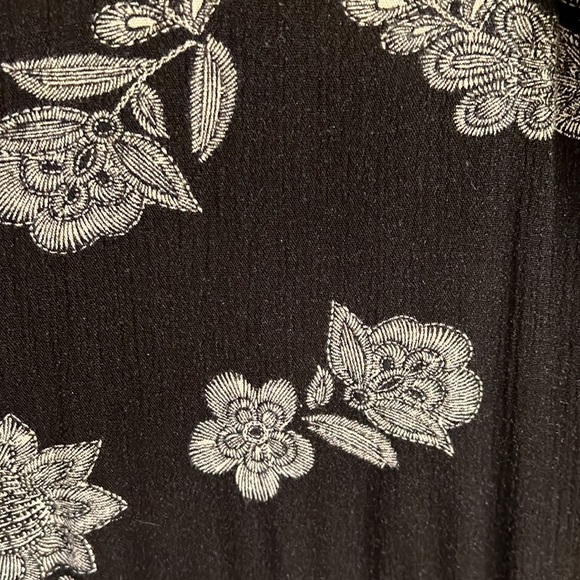 Mossimo Black floral dress - Picture 4 of 5